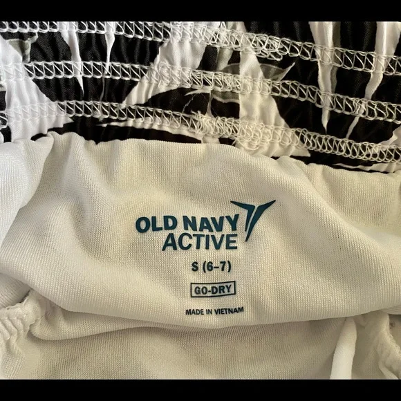 3-pack of girls shorts!!  Nearly new girls shorts sz 6-7.  Great summer wear! - Picture 6 of 7